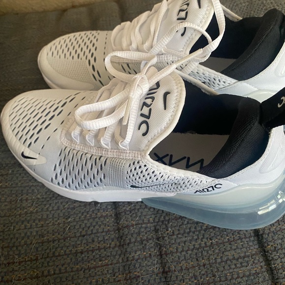 Nike Shoes - NIKE AIRMAX 270